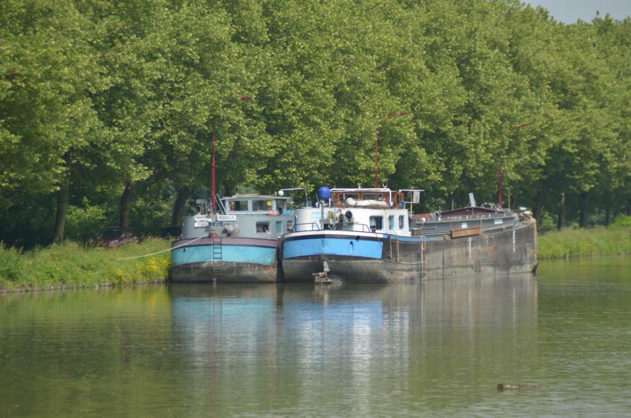 Peniche "Le Defi" Bed & Breakfast Marolles-sur-Seine Bagian luar foto