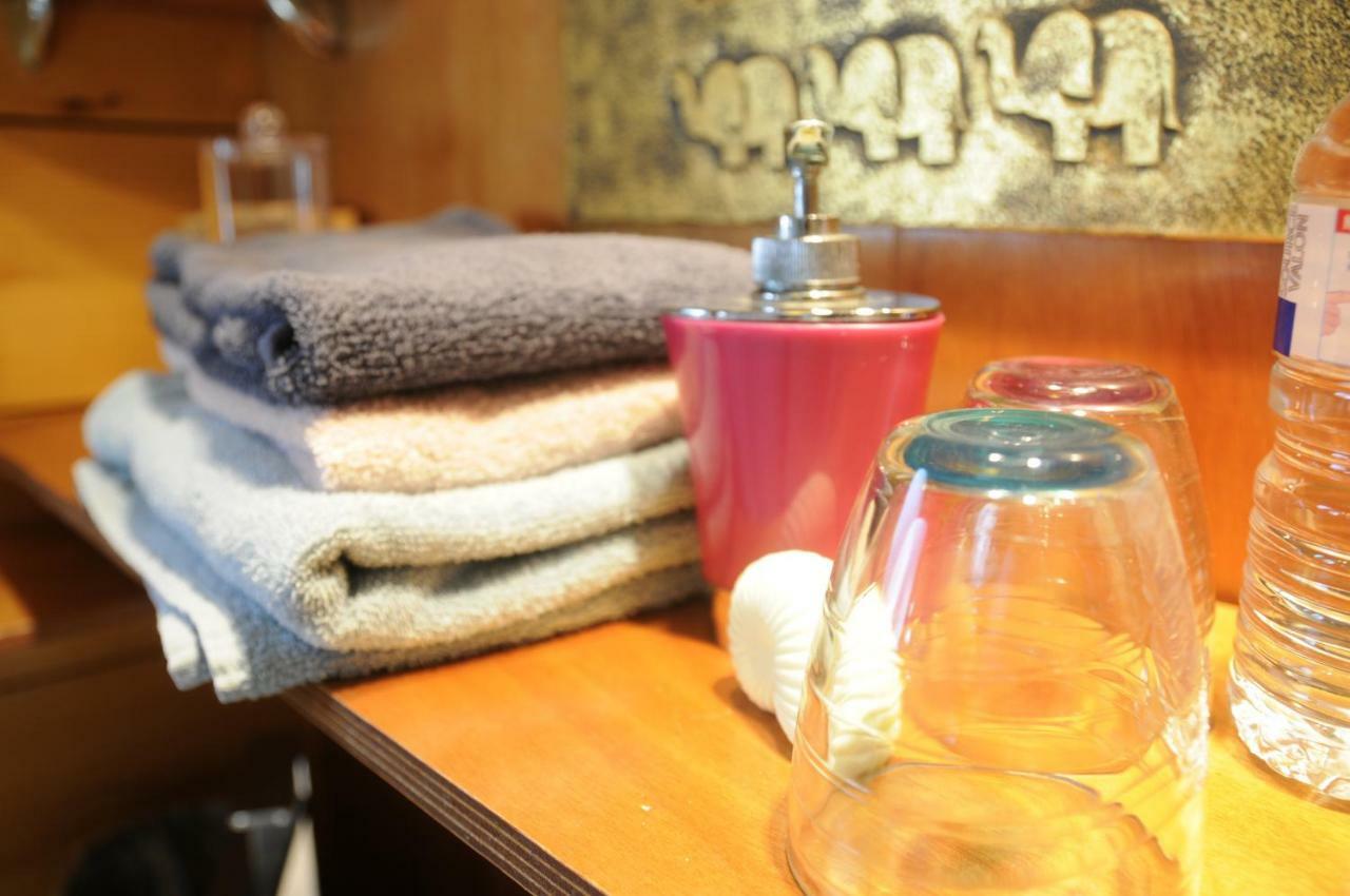 Peniche "Le Defi" Bed & Breakfast Marolles-sur-Seine Bagian luar foto